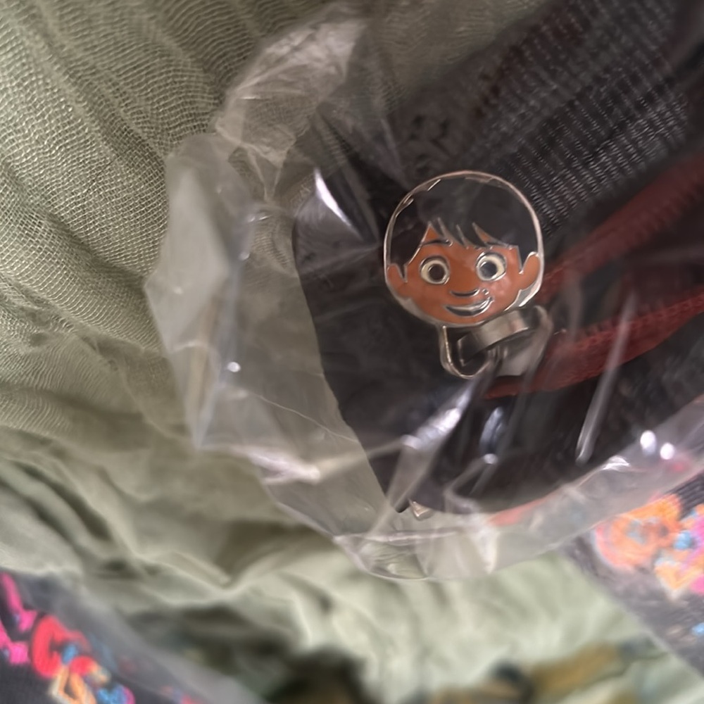 Harvey’s Seatbelt Pixar Coco Sold Out Tote NIP - Picture 4 of 6